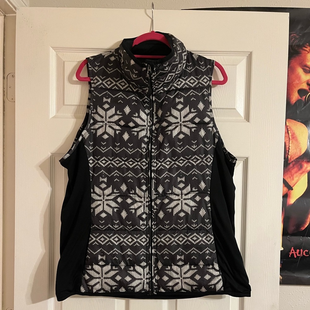 Snowflake fair isle Nordic Scandinavian print puffer vest